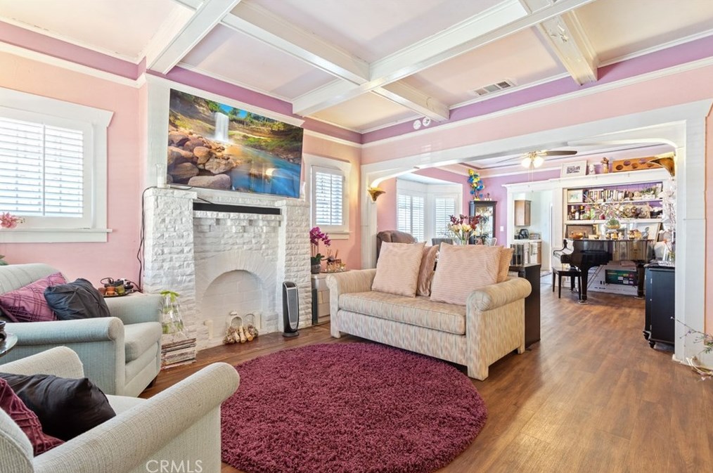 1438 37th Dr, Los Angeles CA  90018-4510 exterior