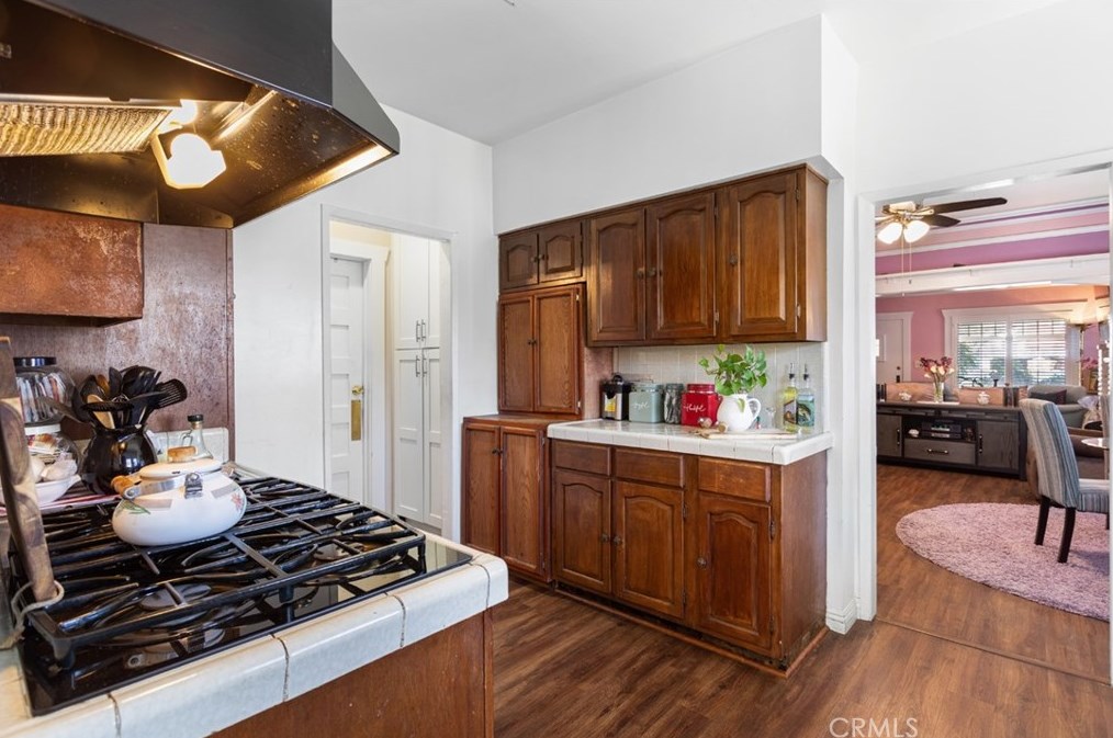 1438 37th Dr, Los Angeles CA  90018-4510 exterior