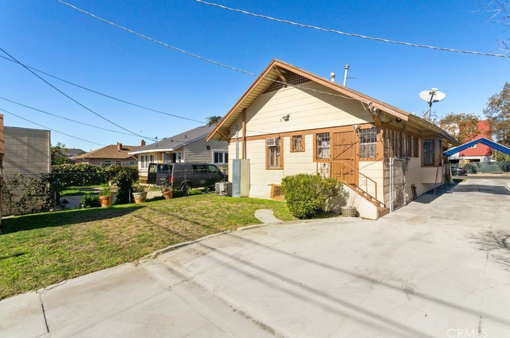 1438 37th Dr, Los Angeles CA  90018-4510 exterior