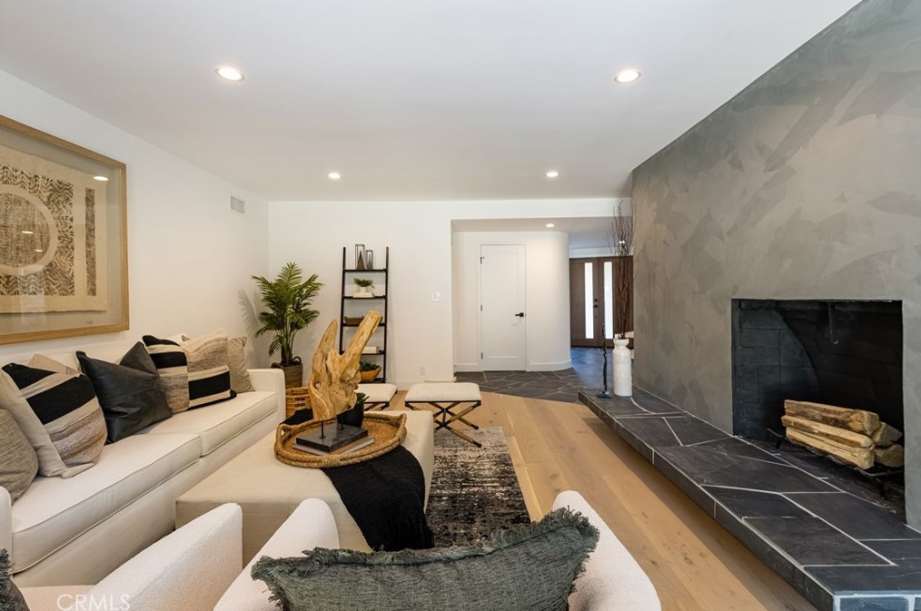 5419 Garth Ave, Los Angeles CA  90056-1115 exterior