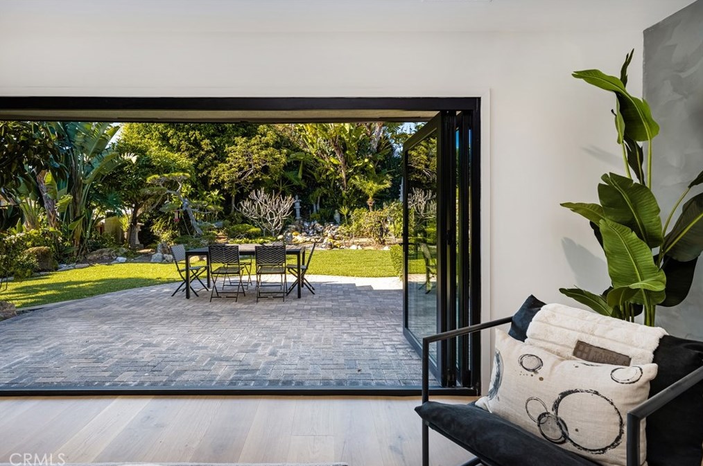 5419 Garth Ave, Los Angeles CA  90056-1115 exterior