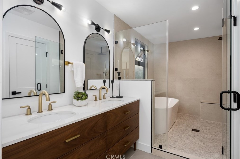 5419 Garth Ave, Los Angeles CA  90056-1115 exterior