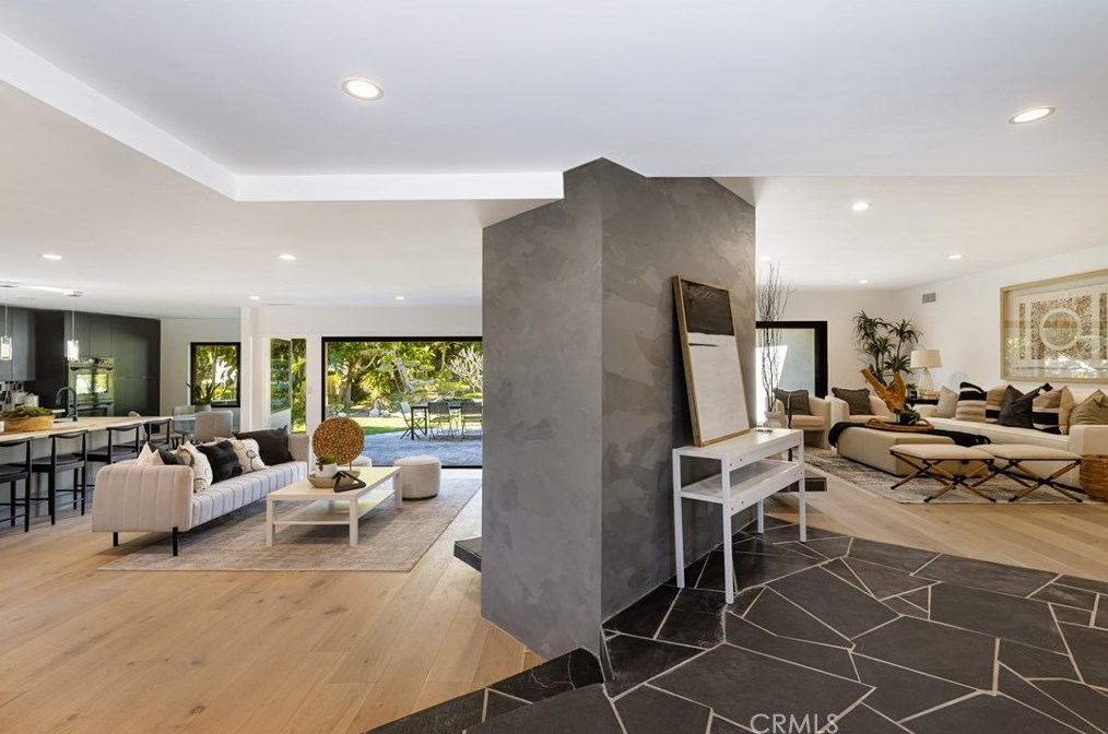 5419 Garth Ave, Los Angeles CA  90056-1115 exterior