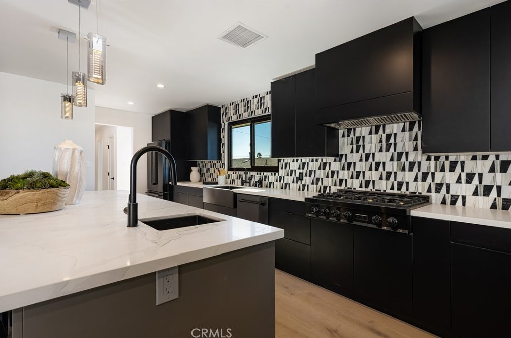 5419 Garth Ave, Los Angeles CA  90056-1115 exterior