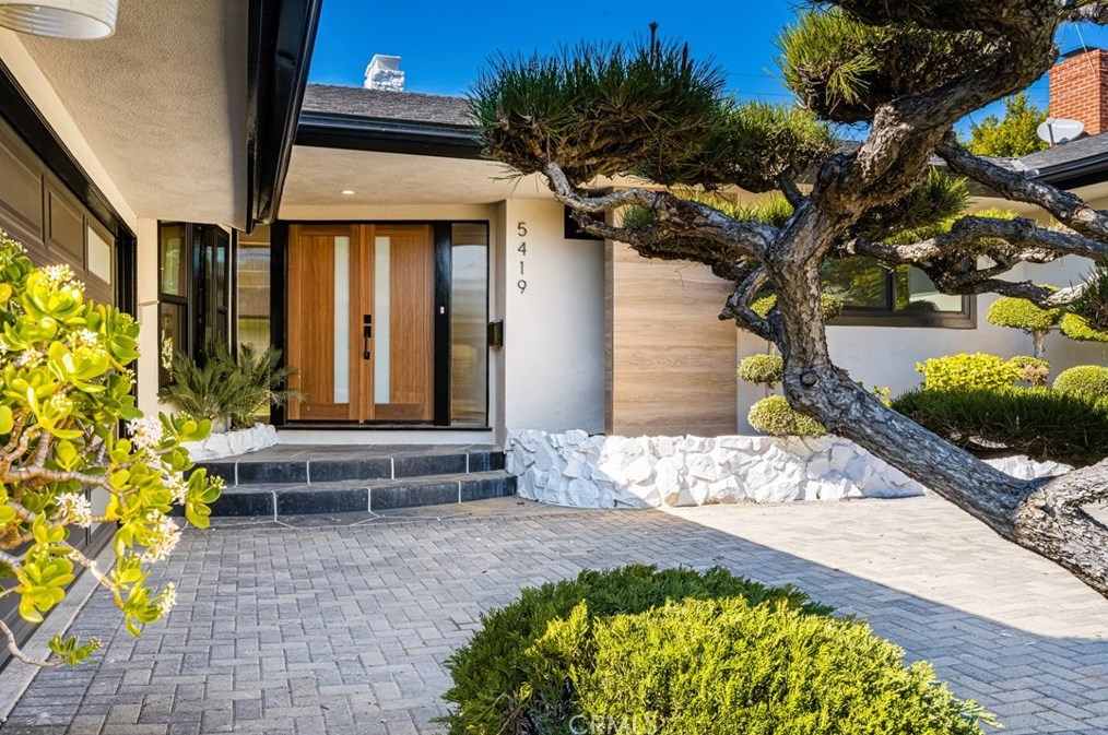 5419 Garth Ave, Los Angeles CA  90056-1115 exterior