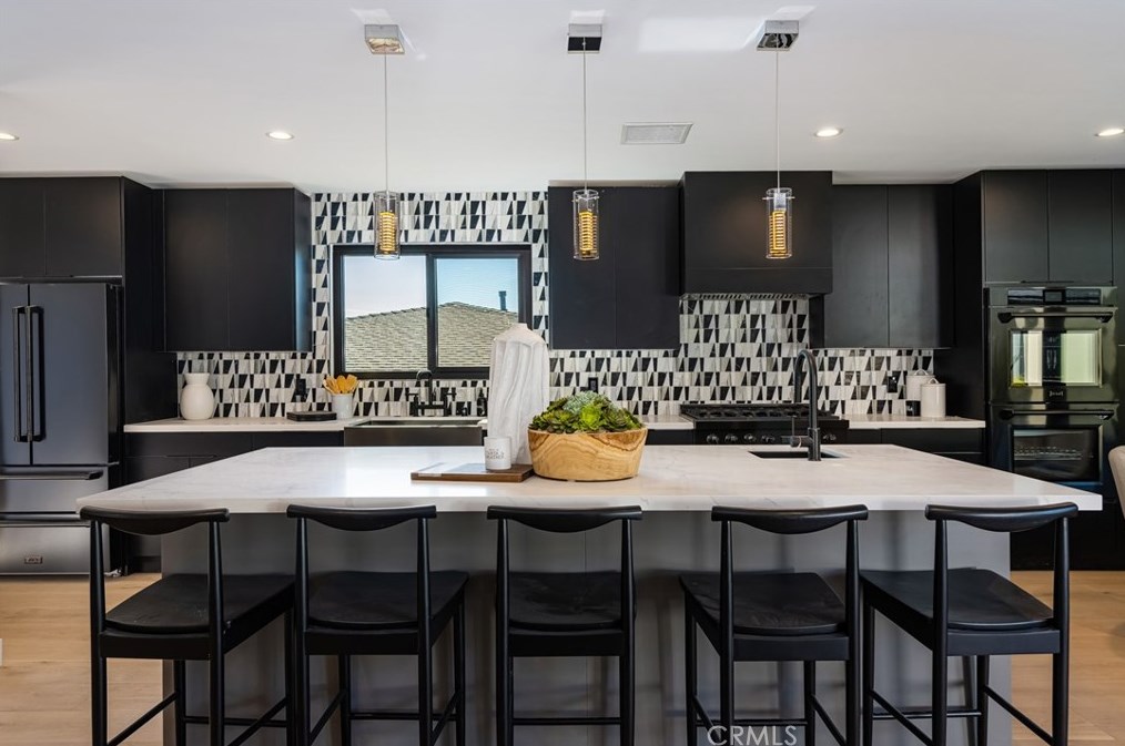 5419 Garth Ave, Los Angeles CA  90056-1115 exterior