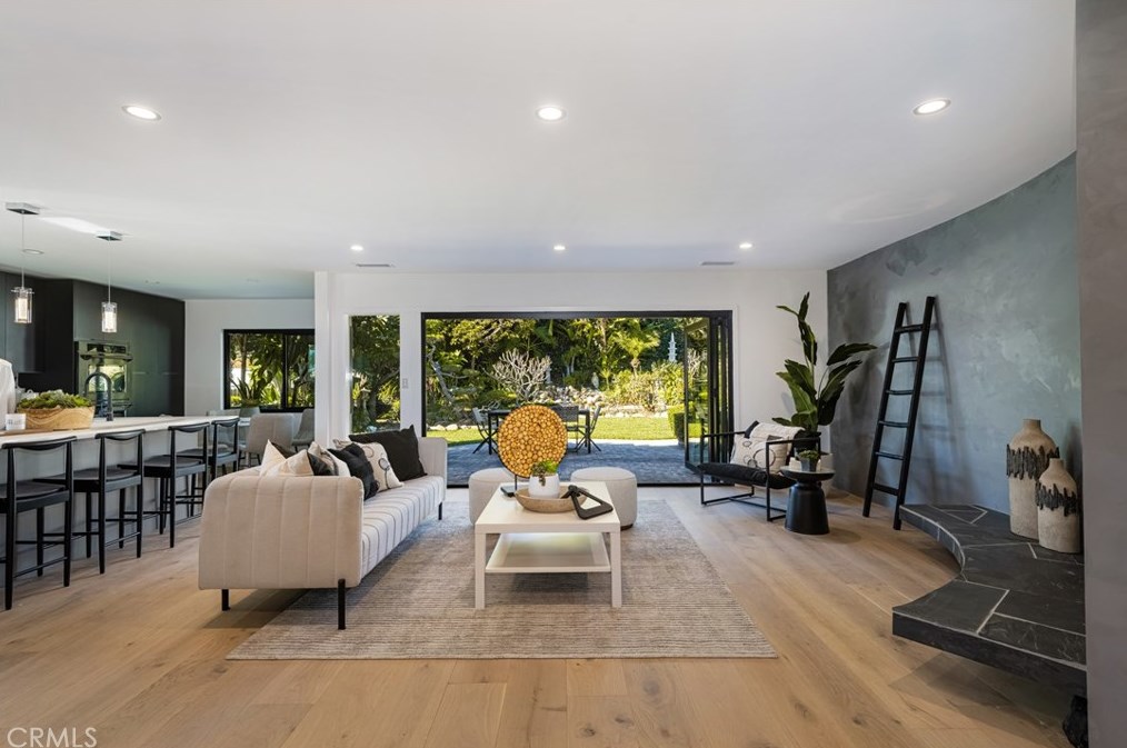 5419 Garth Ave, Los Angeles CA  90056-1115 exterior