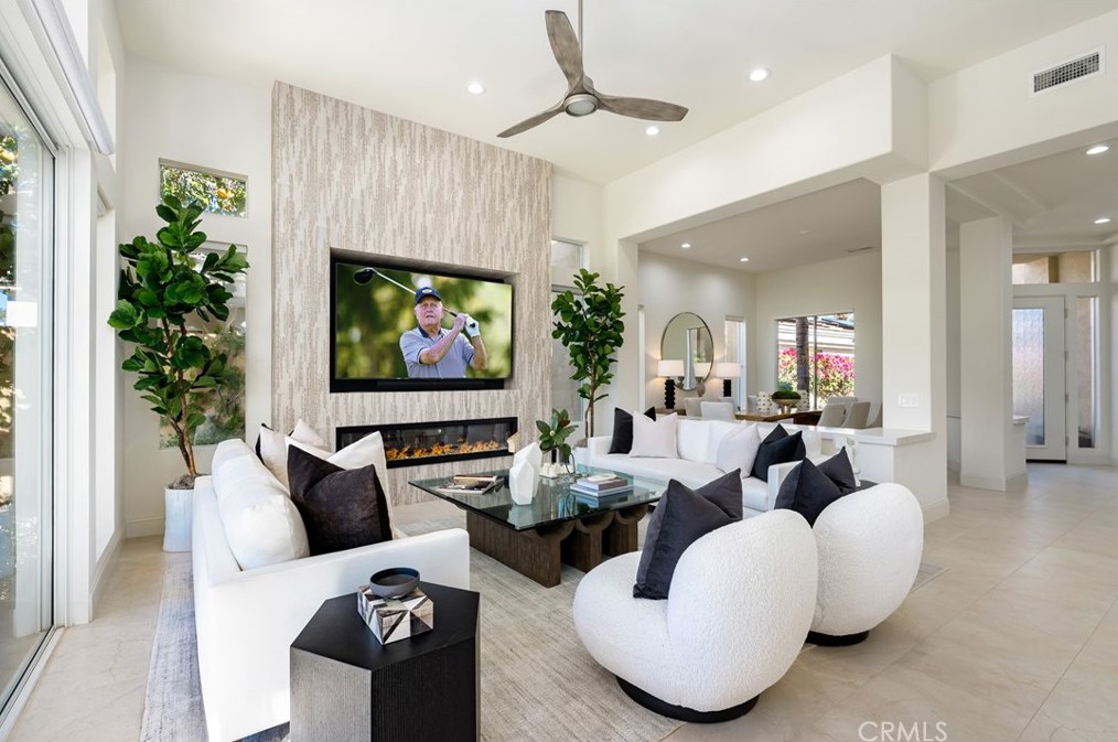 223 Desert Holly Dr, Palm Desert CA  92211-7410 exterior