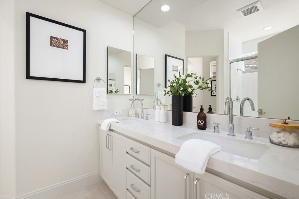 223 Desert Holly Dr, Palm Desert CA  92211-7410 exterior