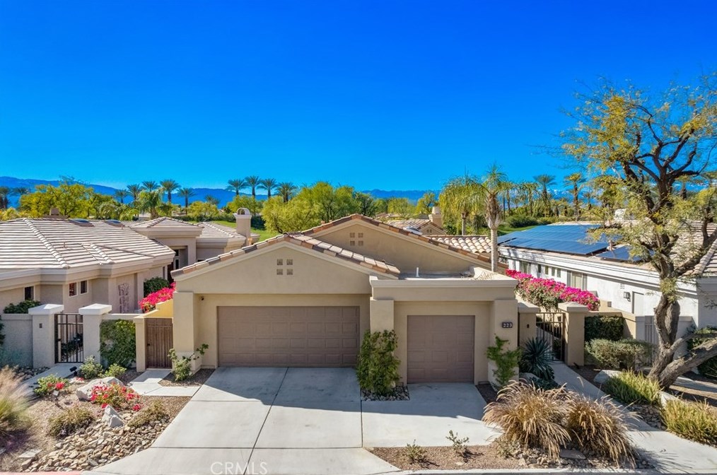 223 Desert Holly Dr, Palm Desert CA  92211-7410 exterior