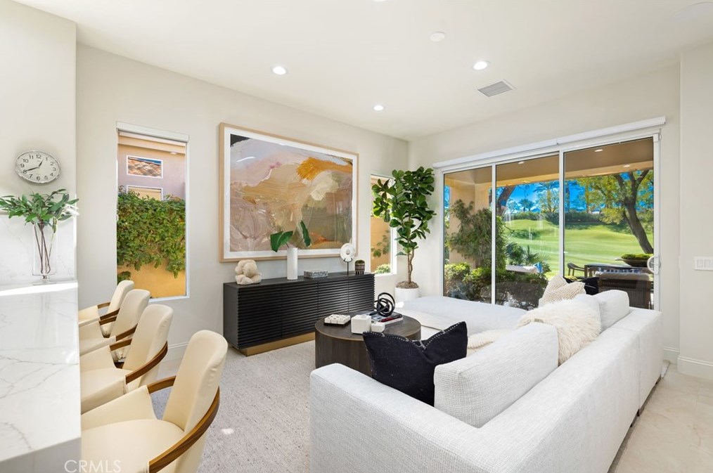 223 Desert Holly Dr, Palm Desert CA  92211-7410 exterior