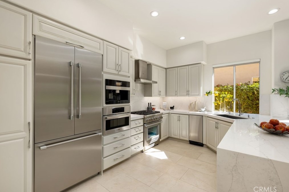 223 Desert Holly Dr, Palm Desert CA  92211-7410 exterior