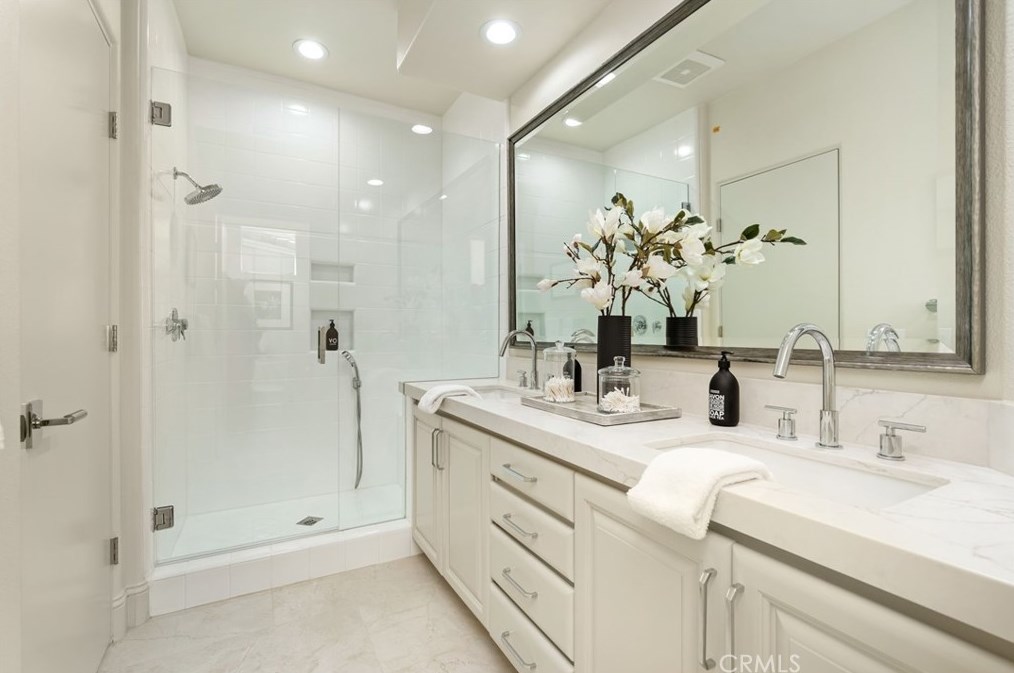 223 Desert Holly Dr, Palm Desert CA  92211-7410 exterior