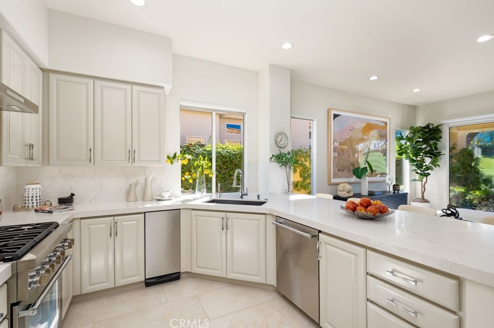 223 Desert Holly Dr, Palm Desert CA  92211-7410 exterior