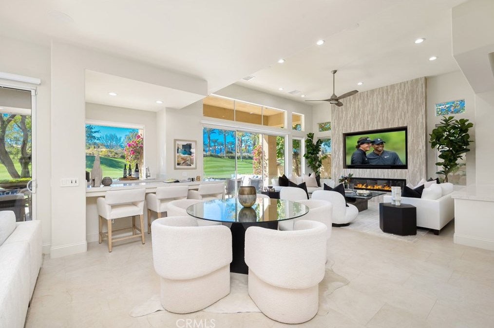 223 Desert Holly Dr, Palm Desert CA  92211-7410 exterior