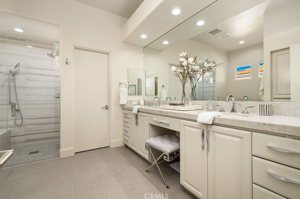 223 Desert Holly Dr, Palm Desert CA  92211-7410 exterior