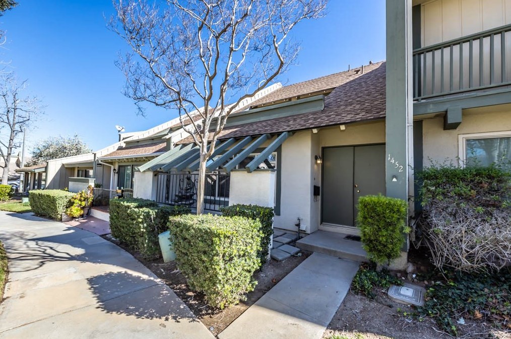 1452 Camelot Dr, Corona, CA 92882-4723