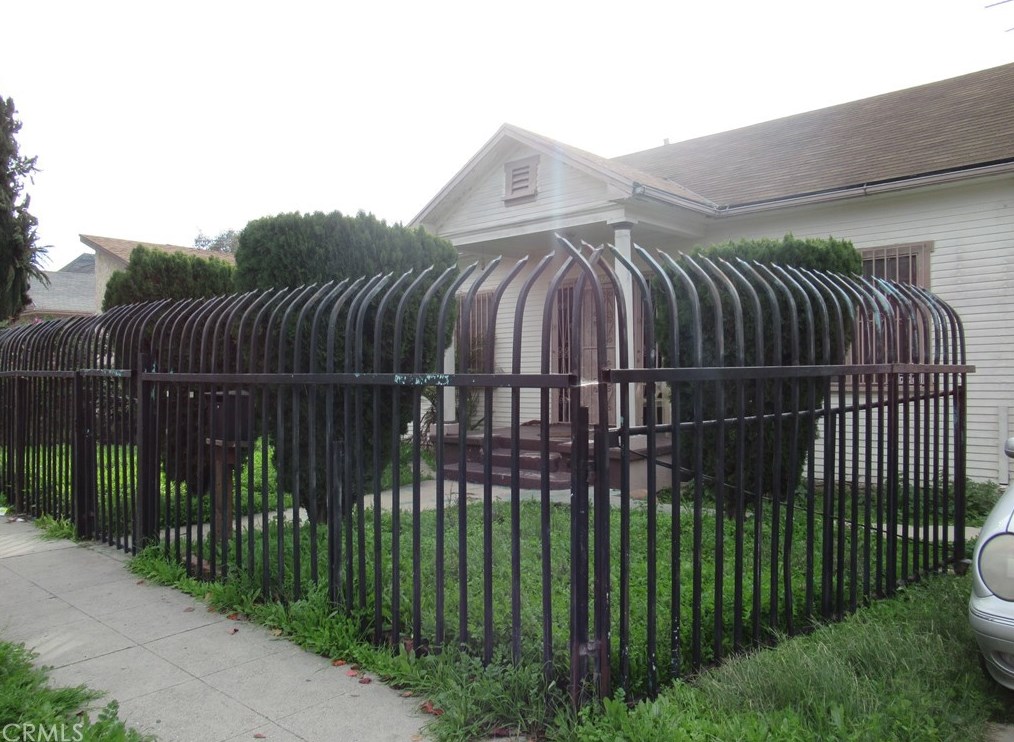 1862 25th St, Los Angeles, CA 90018-2118
