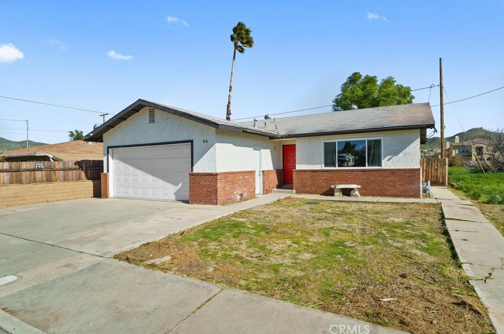90 Herbert Ave, Lake Elsinore, CA 92530
