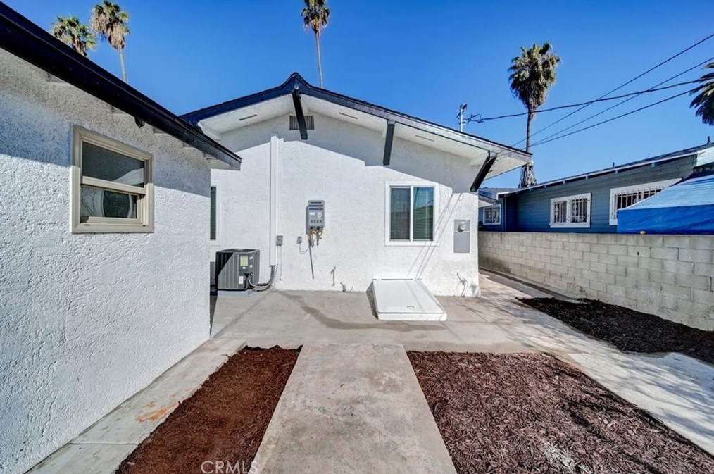 1660 57th St, Los Angeles CA  90011-5049 exterior