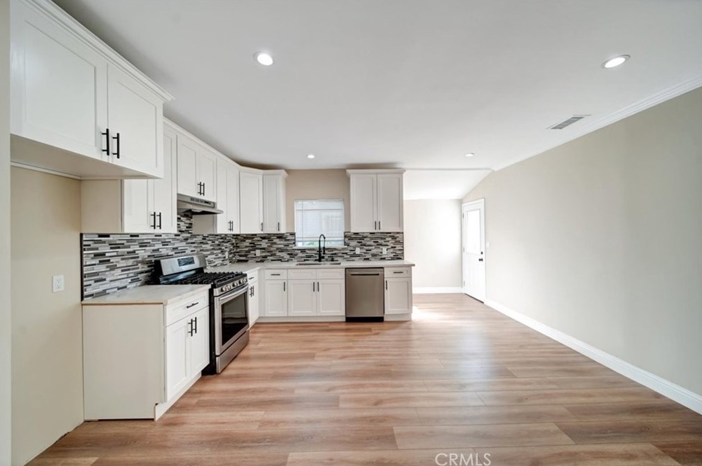 1660 57th St, Los Angeles CA  90011-5049 exterior