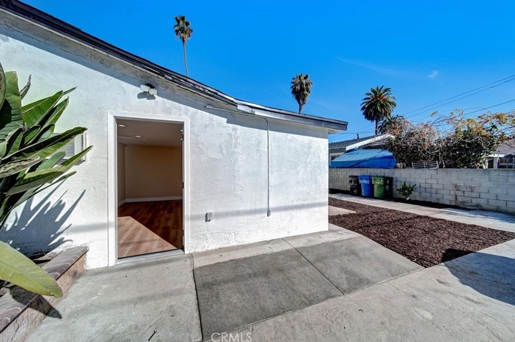 1660 57th St, Los Angeles CA  90011-5049 exterior