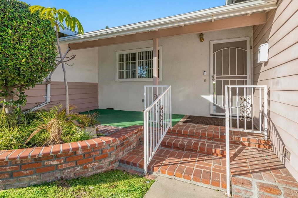 9581 Swallow Ln, Garden Grove, CA 92841