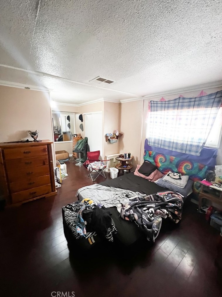 22838 Bear Valley Rd, Apple Valley, CA 92308-7212