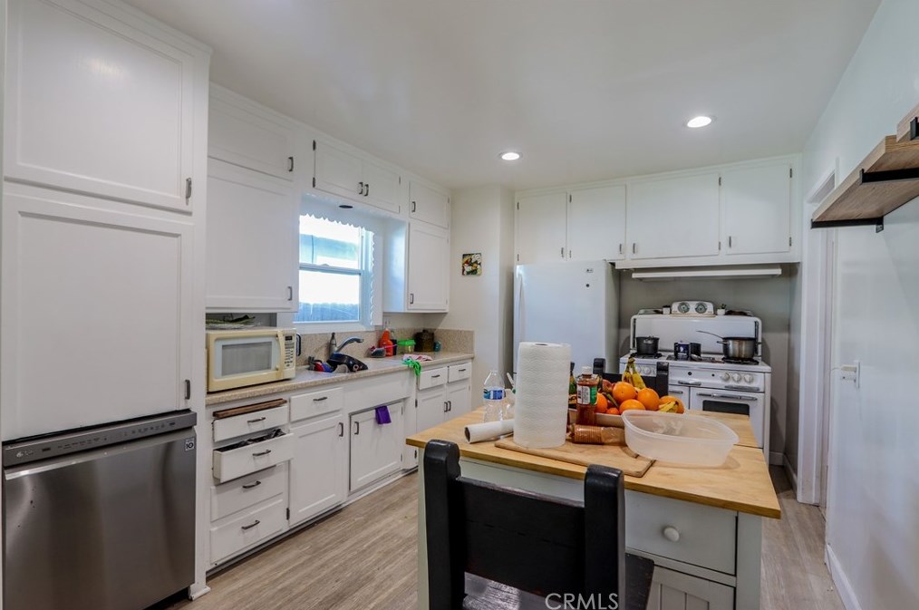 2014 Valencia St, Santa Ana CA  92706-2937 exterior