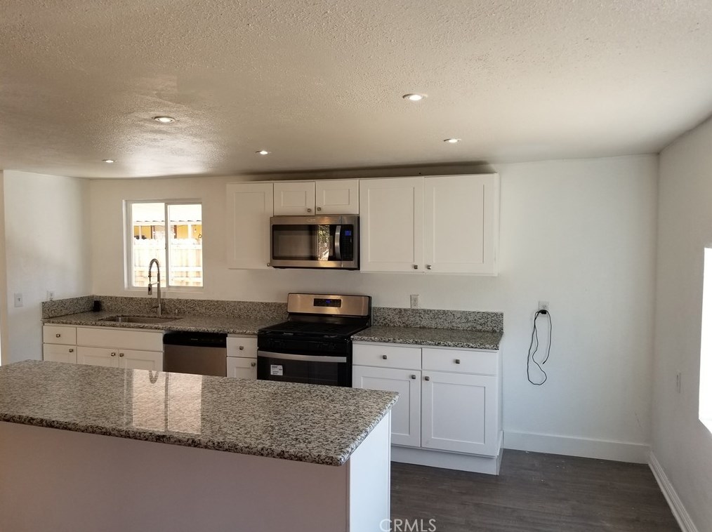 13959 Victoria Dr, Victorville, CA 92395