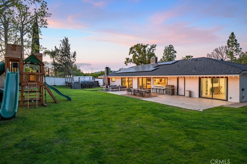 1402 Treasure Ln, Santa Ana, CA 92705-2462