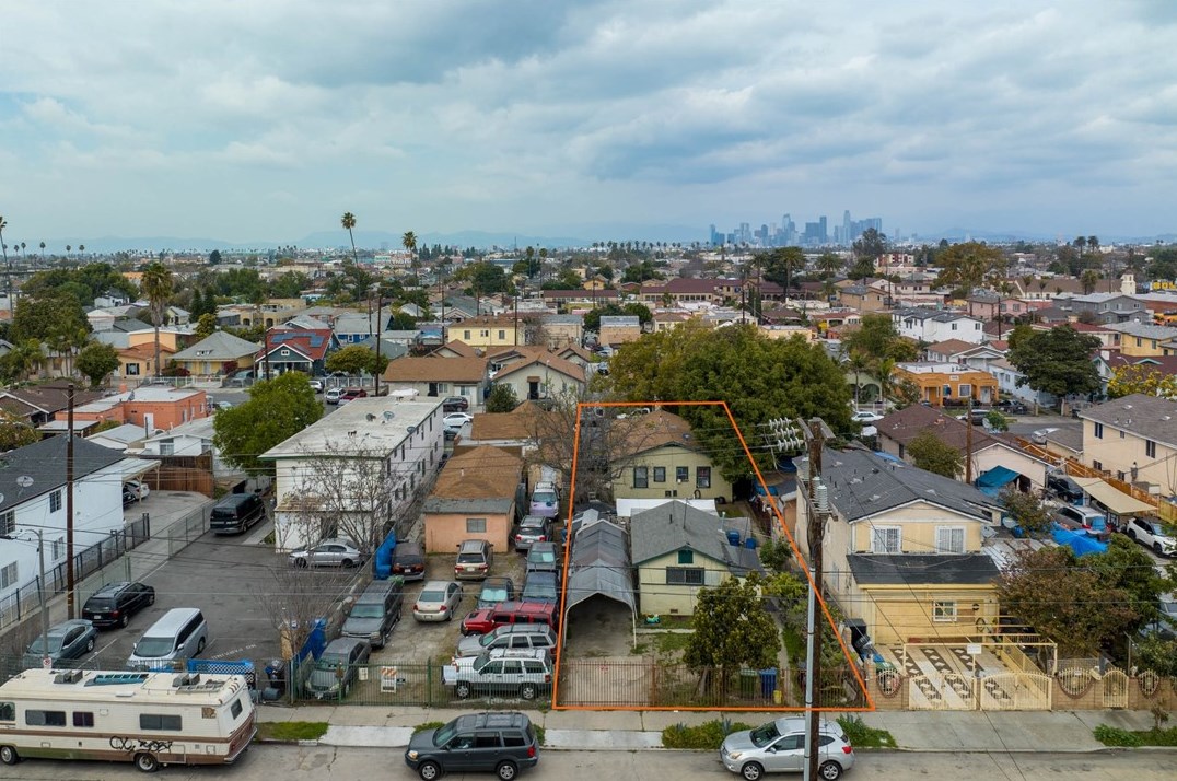 154 66th St, Los Angeles, CA 90003-1811