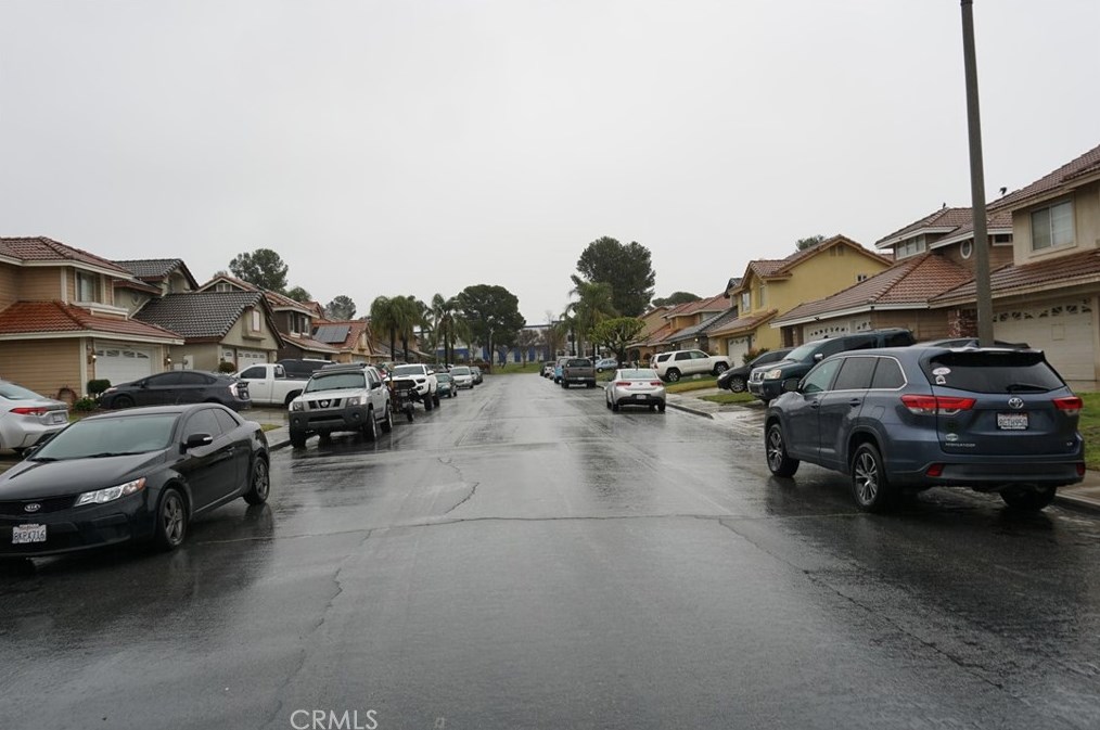14227 Tuolumne Ct, Fontana, CA 92336-3548