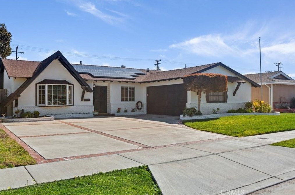 16362 Hollywood Ln, Huntington Beach CA  92649-2635 exterior