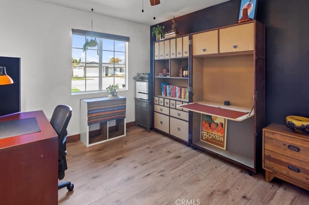 16362 Hollywood Ln, Huntington Beach CA  92649-2635 exterior