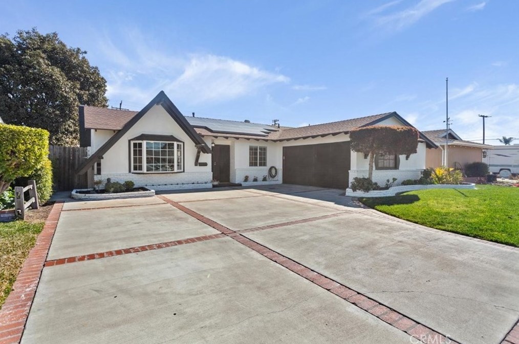 16362 Hollywood Ln, Huntington Beach CA  92649-2635 exterior