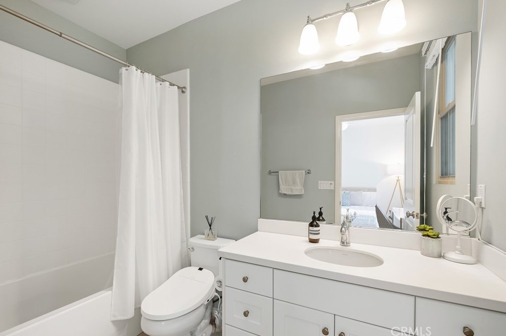 254 Kempton, Irvine CA  92620-2154 exterior