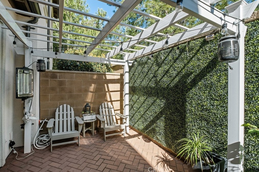 254 Kempton, Irvine CA  92620-2154 exterior