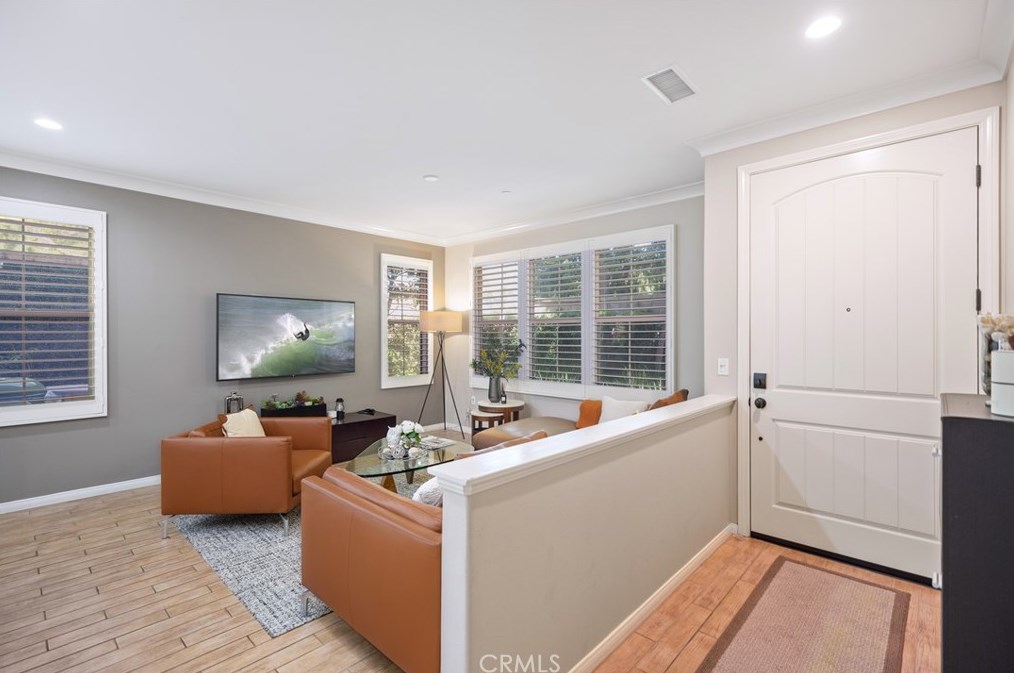 254 Kempton, Irvine CA  92620-2154 exterior