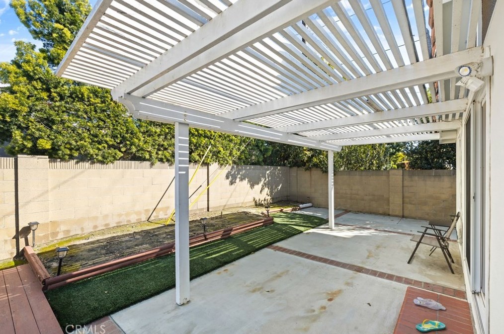 16042 Pitman Ln, Huntington Beach CA  92647-3433 exterior