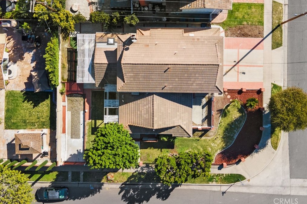 16042 Pitman Ln, Huntington Beach CA  92647-3433 exterior