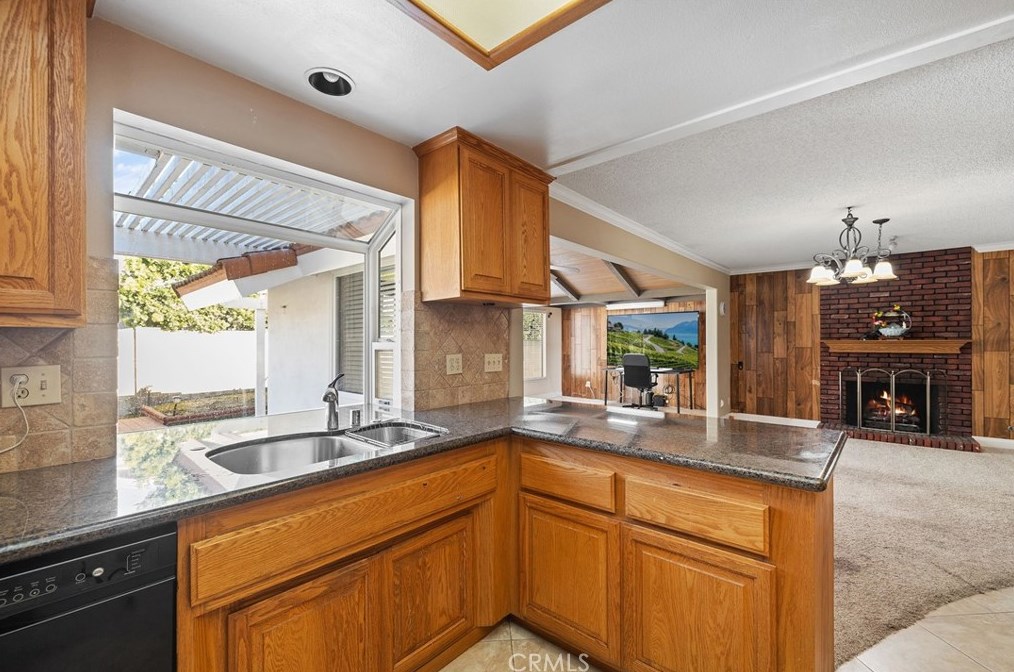 16042 Pitman Ln, Huntington Beach CA  92647-3433 exterior