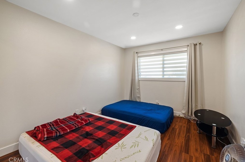 16042 Pitman Ln, Huntington Beach CA  92647-3433 exterior