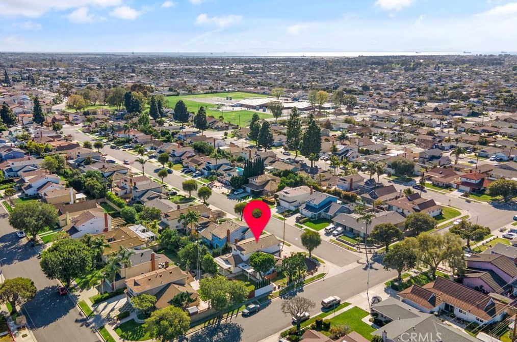 16042 Pitman Ln, Huntington Beach CA  92647-3433 exterior