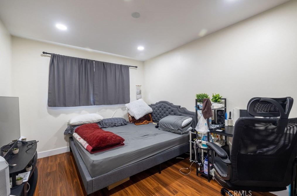 16042 Pitman Ln, Huntington Beach CA  92647-3433 exterior