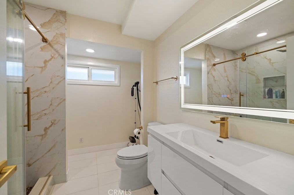 16042 Pitman Ln, Huntington Beach CA  92647-3433 exterior