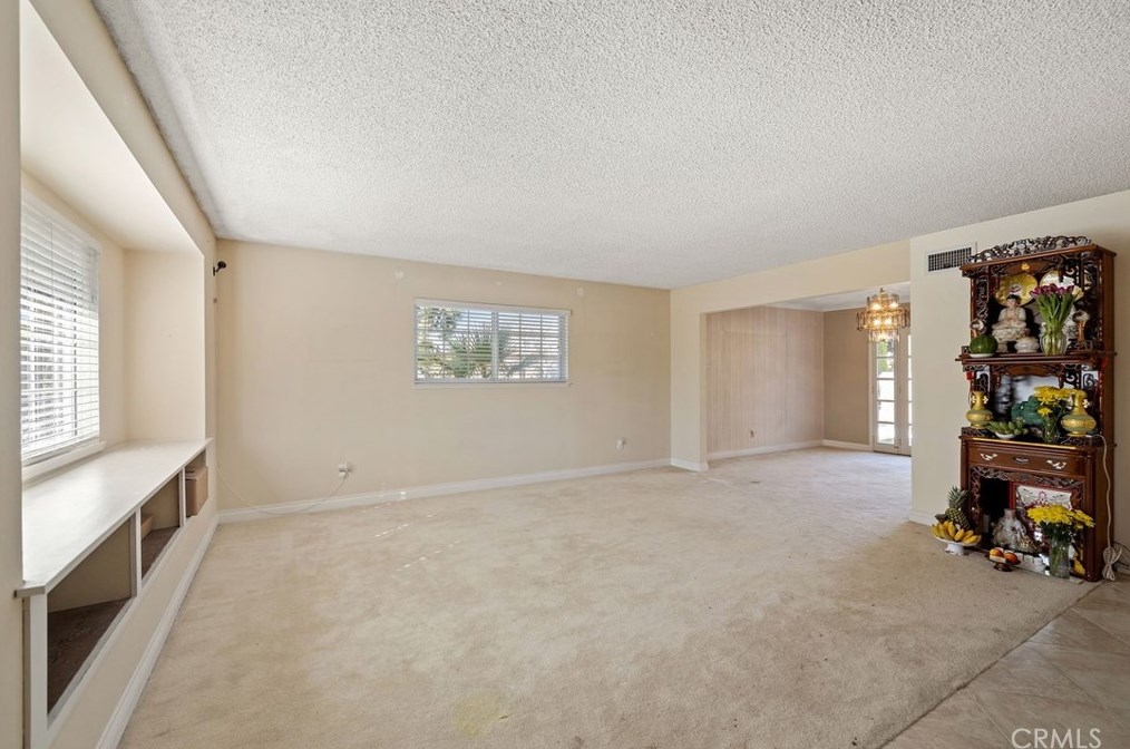 16042 Pitman Ln, Huntington Beach CA  92647-3433 exterior