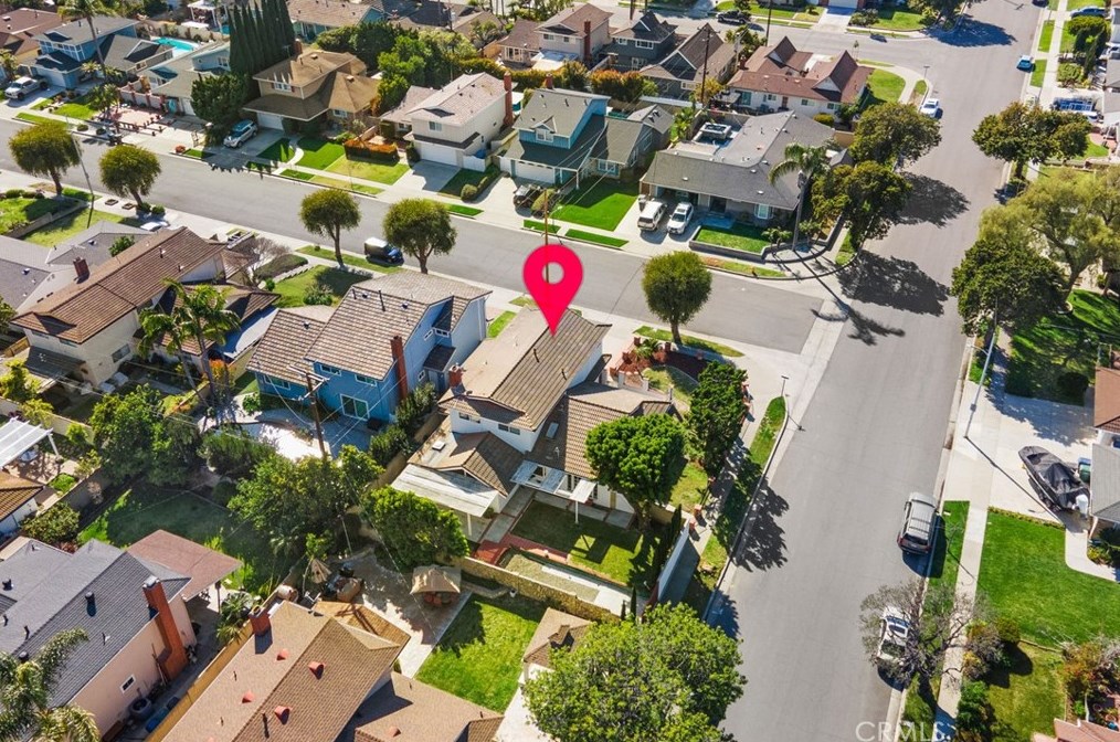 16042 Pitman Ln, Huntington Beach CA  92647-3433 exterior