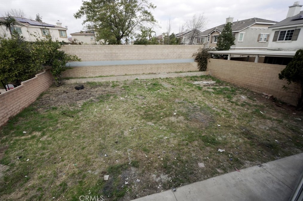 16594 San Jacinto Ave, Fontana CA  92336-2056 exterior