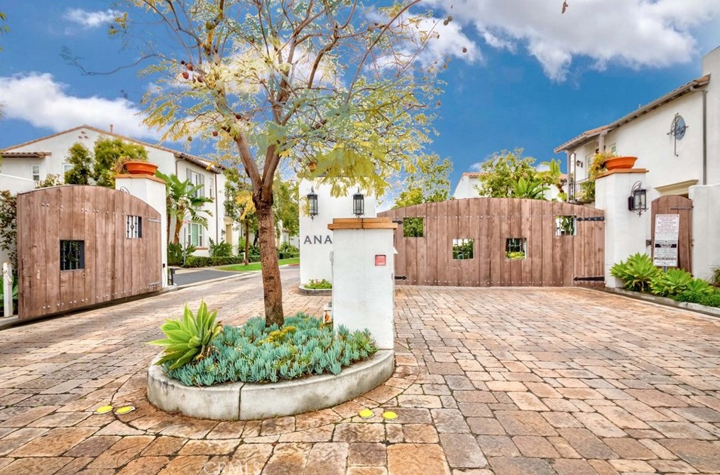 3105 W Anacapa Way, Anaheim, CA 92801